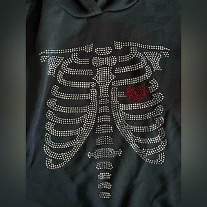 SHEIN KIDS 11-12 YOUTH BRAND NEW SKELLITON STONE HOODIE WITH NO STONES MISSING!!